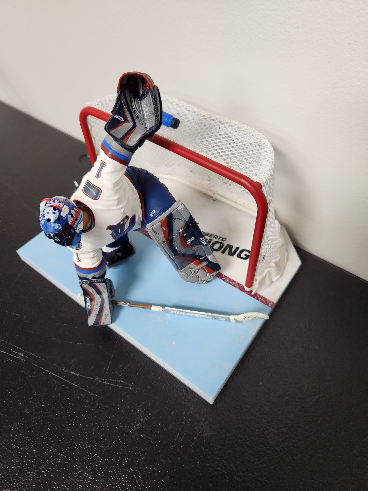 2007 McFarlane NHL Figure Roberto Luongo Figure Loose Vancouver Canucks Collectible