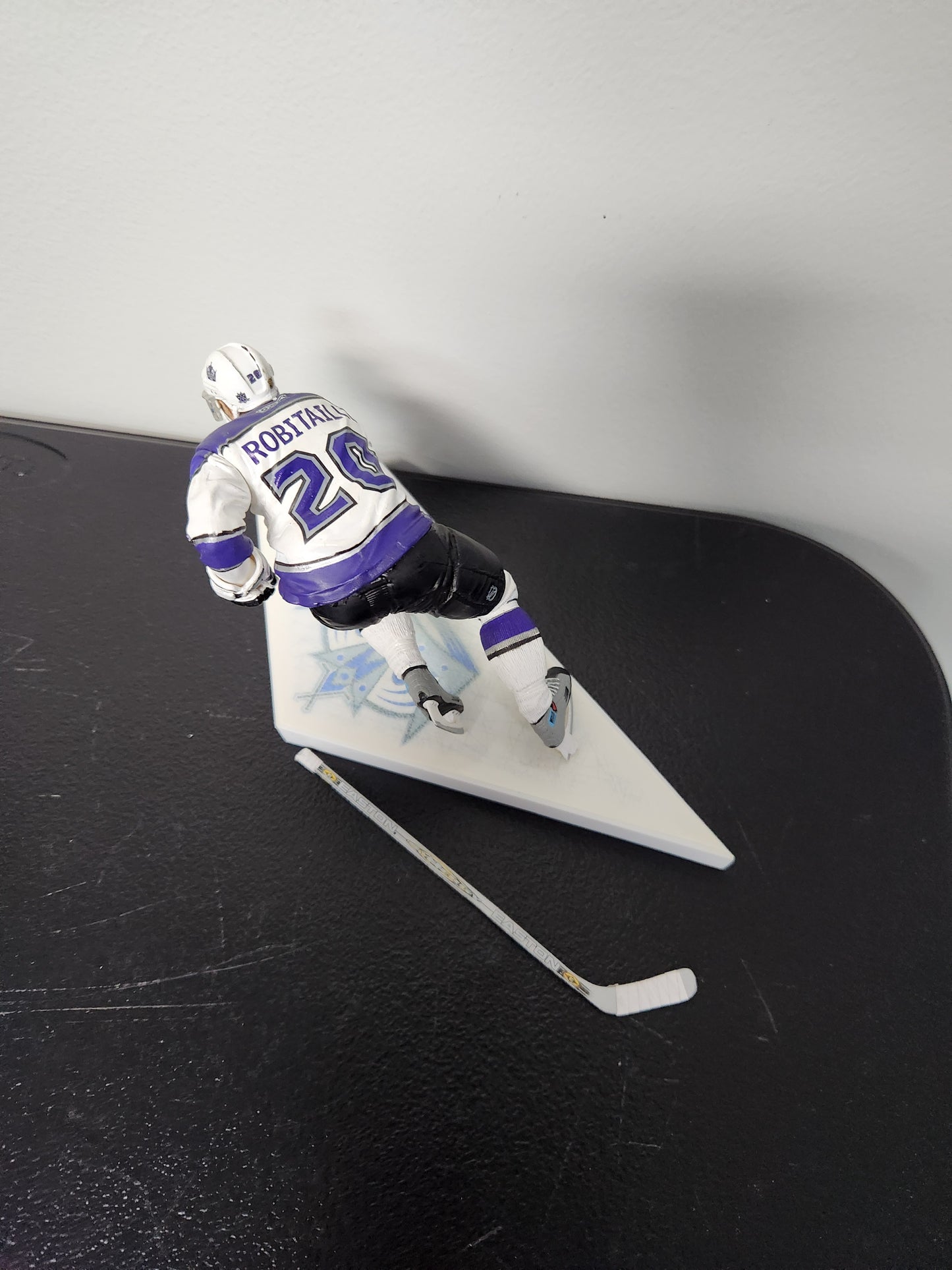 McFarlane NHL Figure Luc Robitaille Figure Loose Kings Collectible