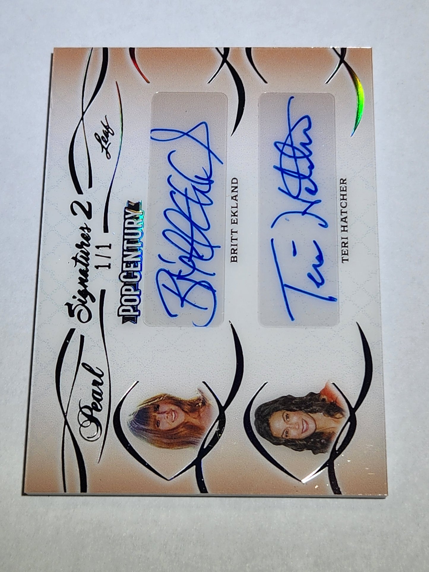 2024 Leaf Pop Century Pearl Britt Ekland Teri Hatcher # 1/1 Duel Auto One of One