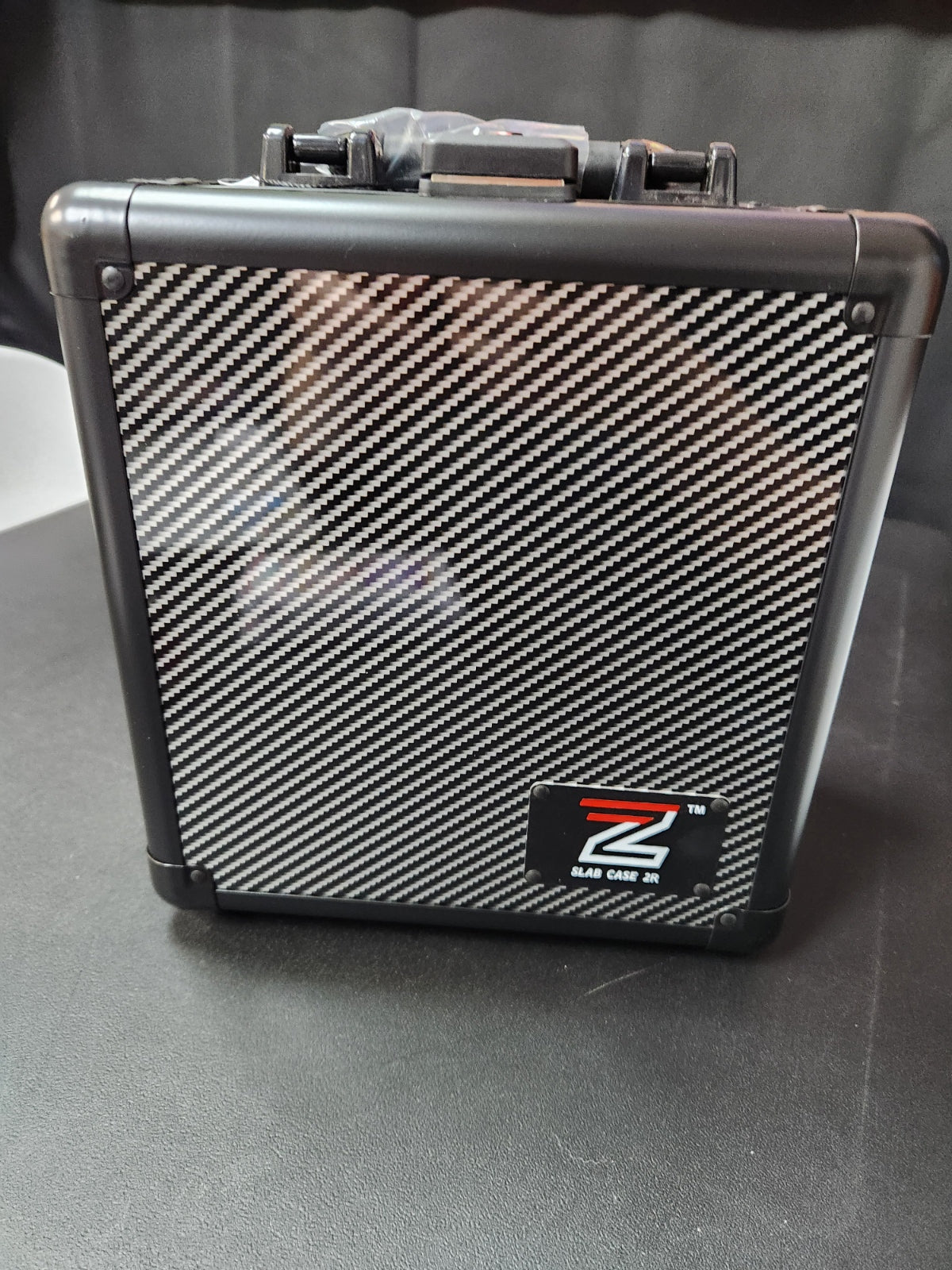 Zion Latching Slab Case 2R Two Row Carbo Fiber