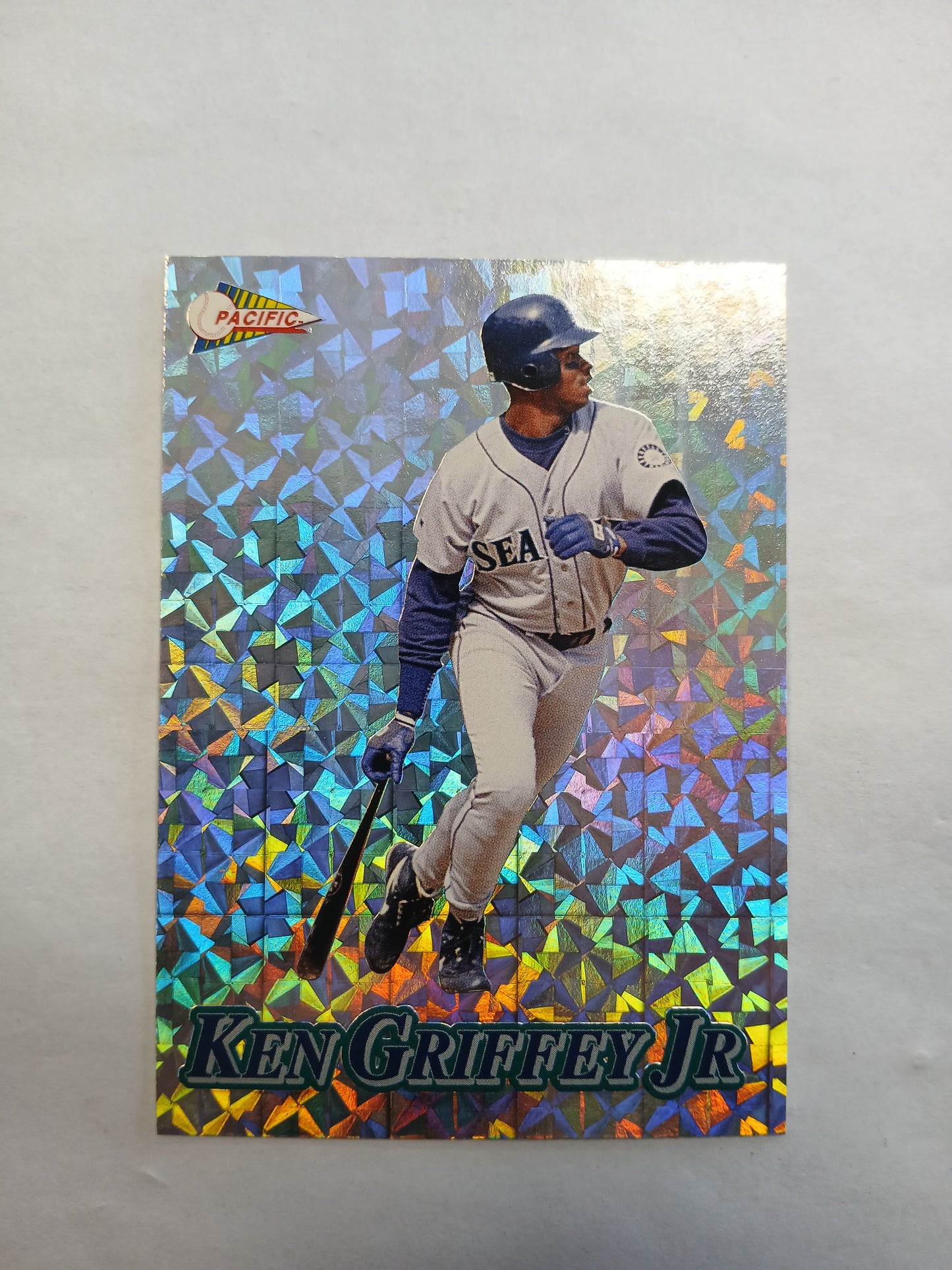 1994 Pacific Ken Griffey Jr Prizm No. 8