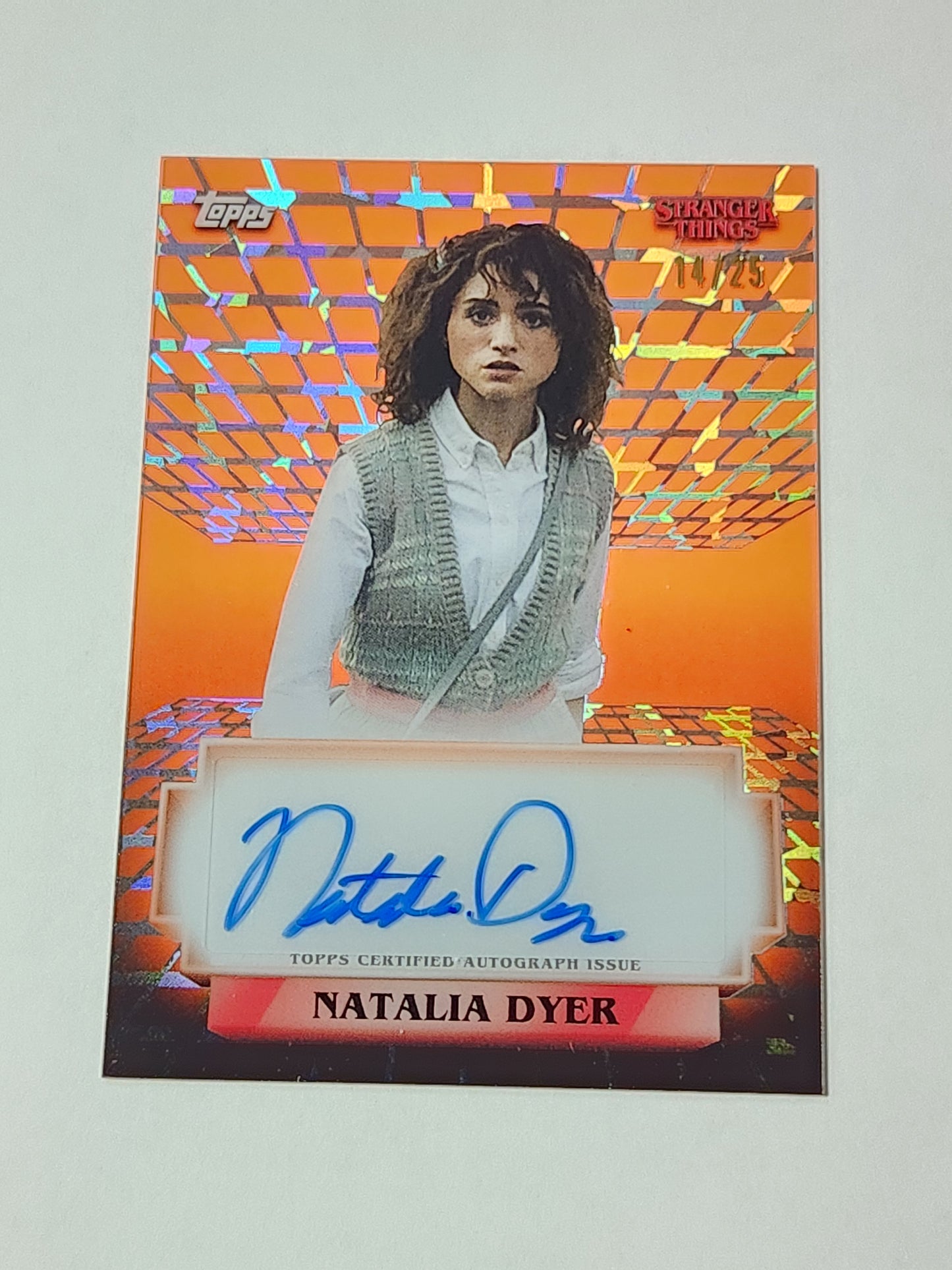 2025 Topps Natalia Dyer Auto # /25 Stranger Things High Tek Nancy Wheeler